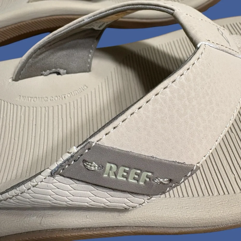 Reef-NWOT Santa Ana Men's Flip Flop Sandals size 7 or women’s 8.5. New w/o tags!